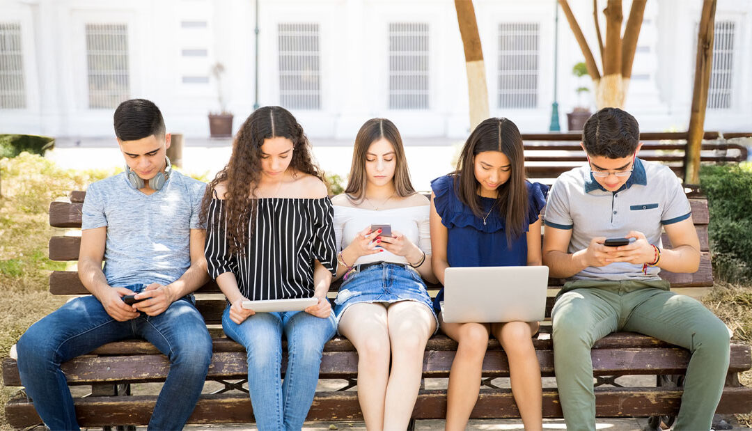 Social Media and Artificial Intelligence as Tools for Therapy